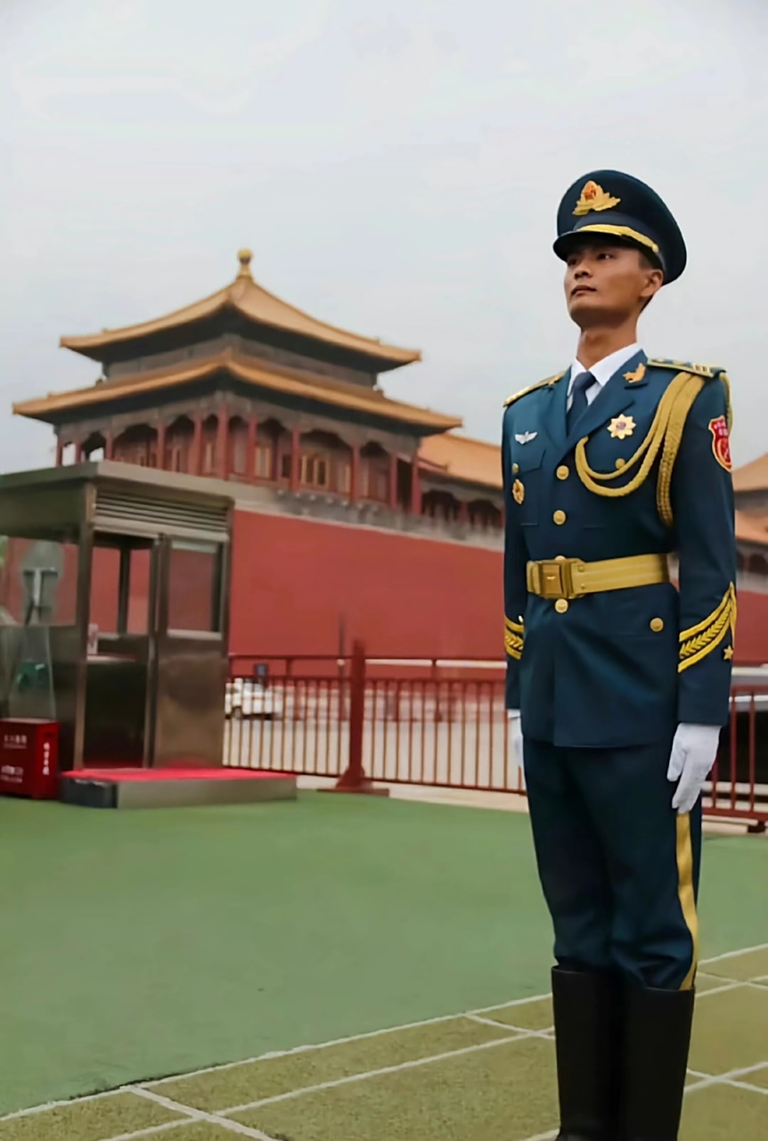 英姿飒爽,中国军人 敬礼!