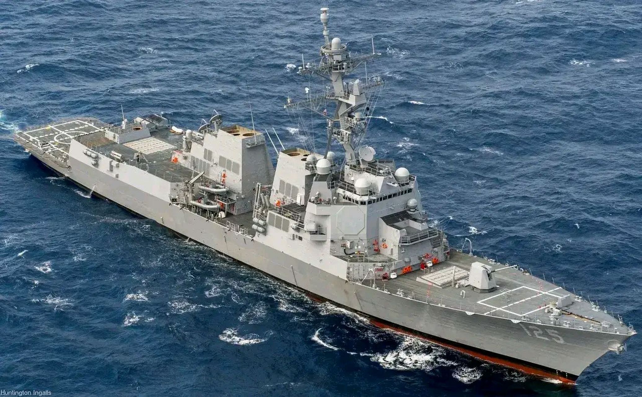 伯克iii驱逐舰:美国防空作战指挥舰的崭新力量  近日,美国海军正式