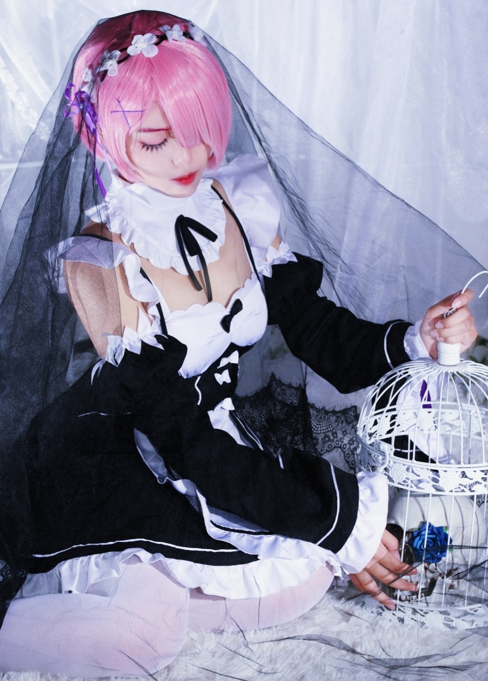 cosplay:被铁链缠绕的雷姆与拉姆,把这对姐妹抱回家的机会来了