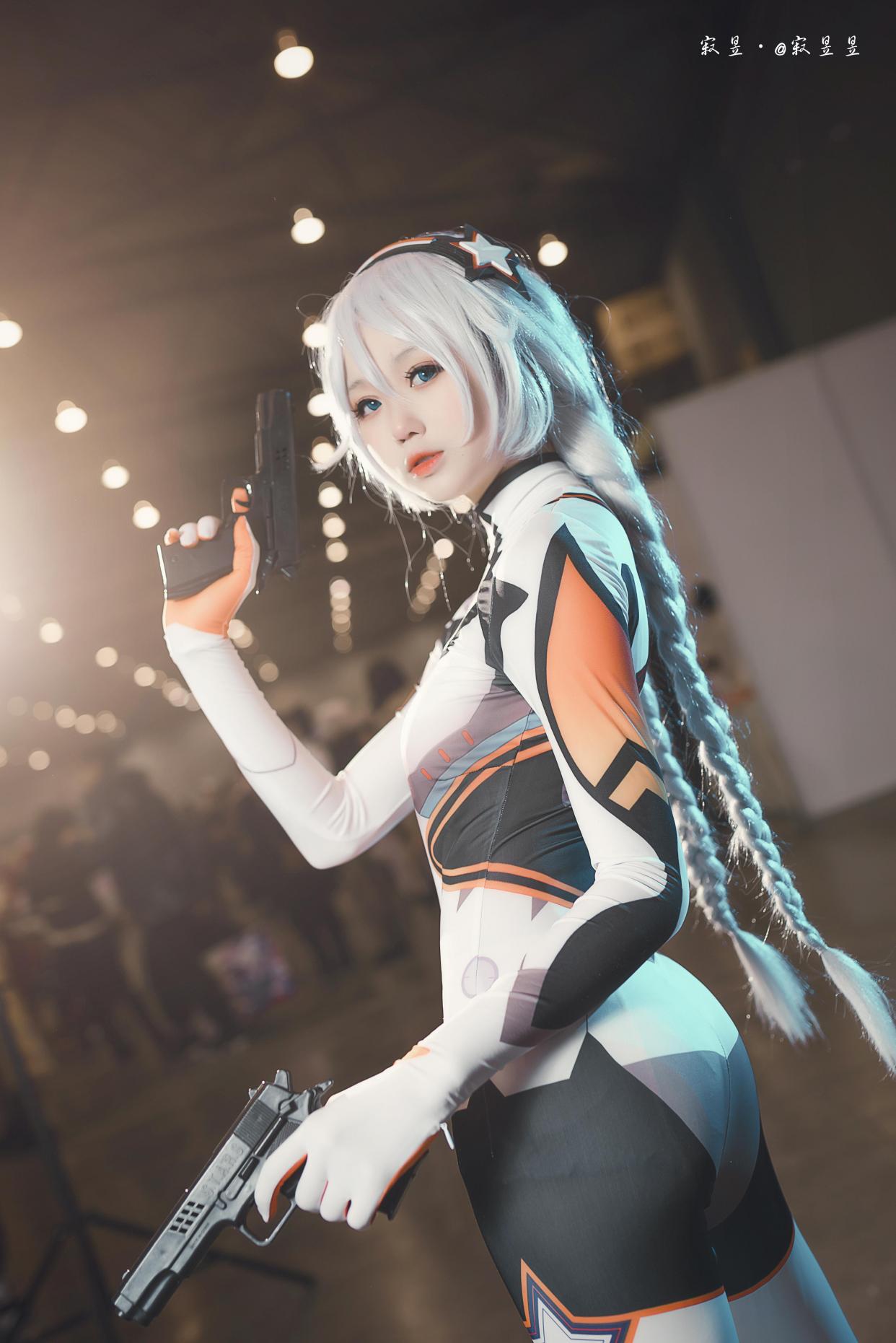 「崩坏3」cos:琪亚娜的枪已上膛,你刚接吗?