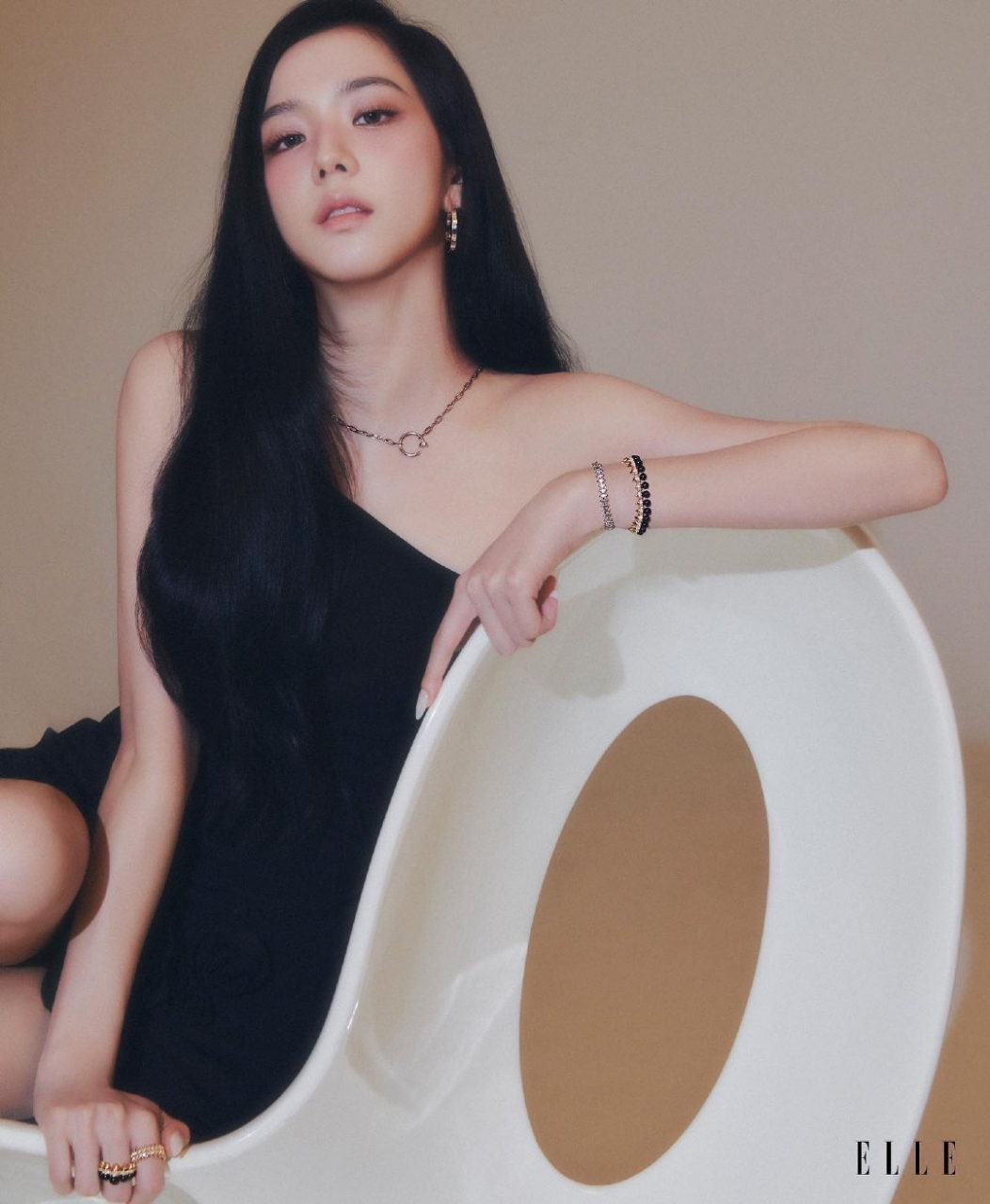 版elle 十一月刊/30周年封面大片 #每日娱乐播报# #金智秀jisoo