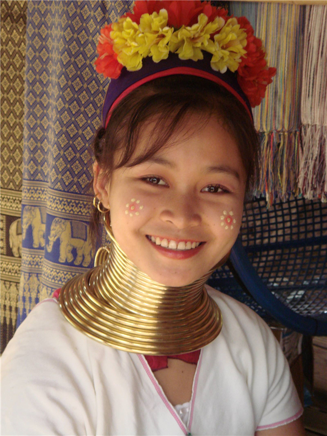 缅甸巴东族:以长颈为美,女孩五岁起一年加一个