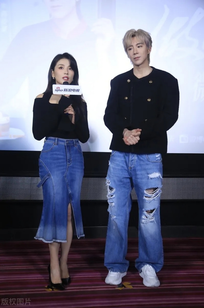 今天刘涛和刘宇宁亮相北京,两位这次搭配的都很有潮流感,像是同龄人.