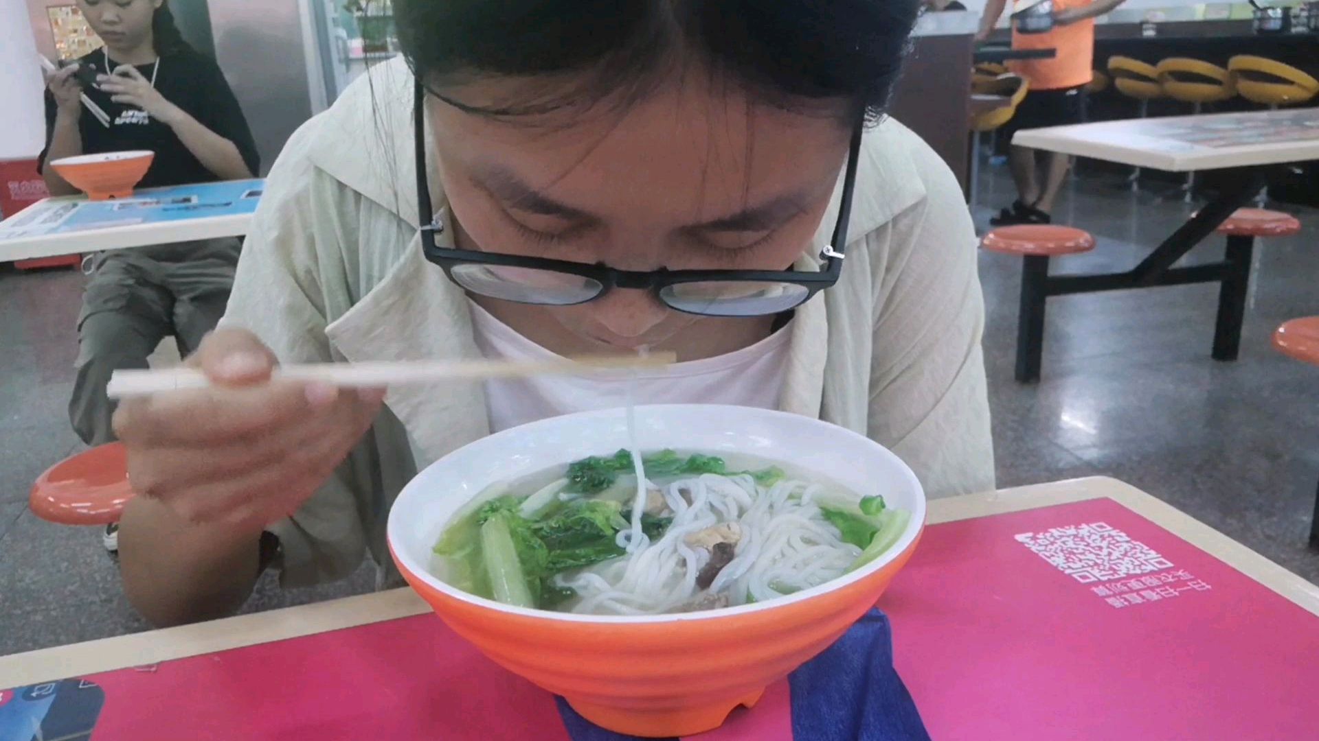 异地恋大四学生:当夜幕降临,一个人一份简单的晚餐就可以了