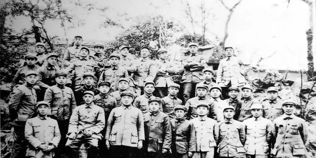 1955年,中国人民解放军第一野战军五兵团司令员政委尊荣登场