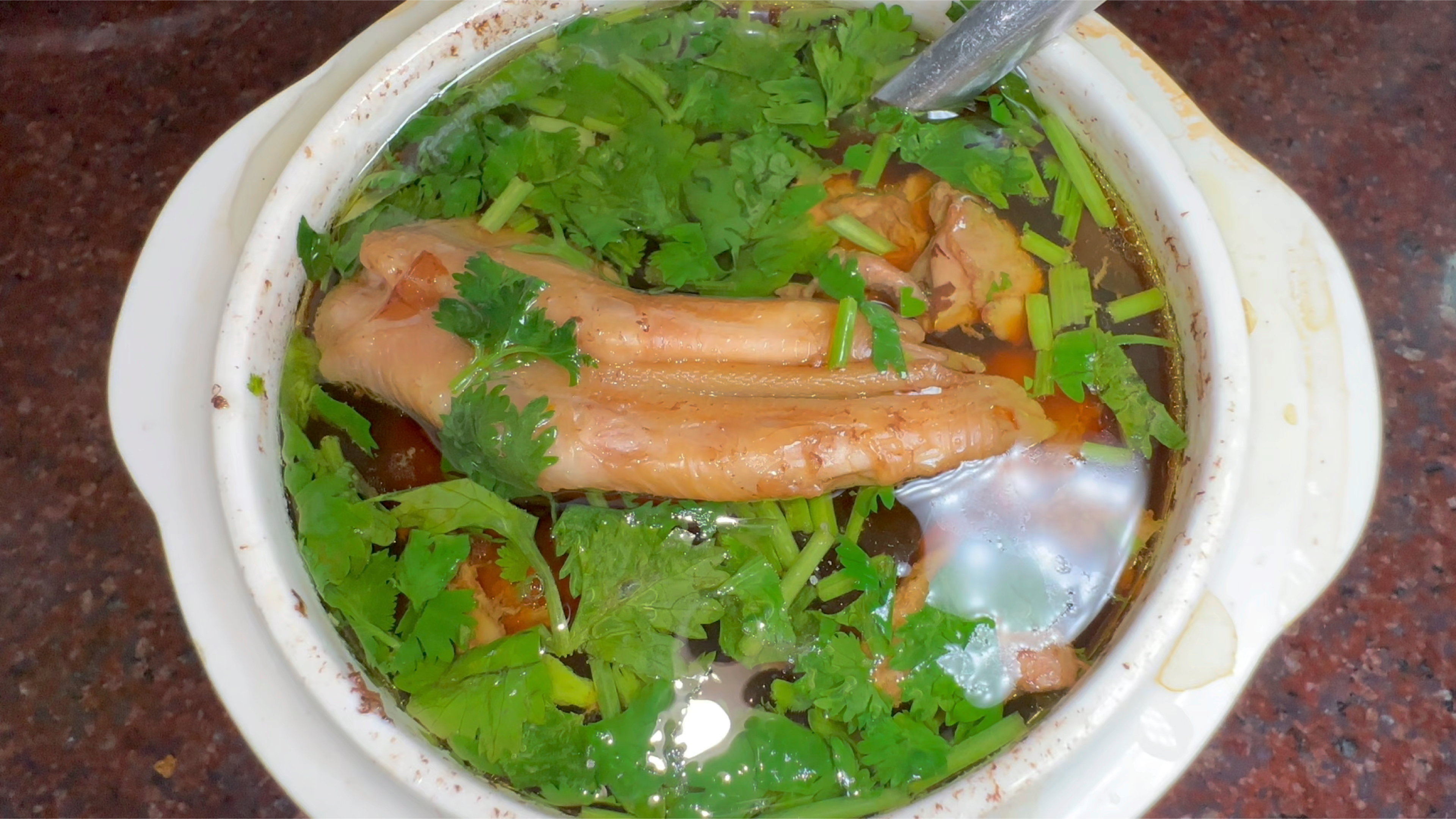 黑蒜干贝炖鸭子,营养健康汤鲜味美,没有一只鸭子能活着走出广东