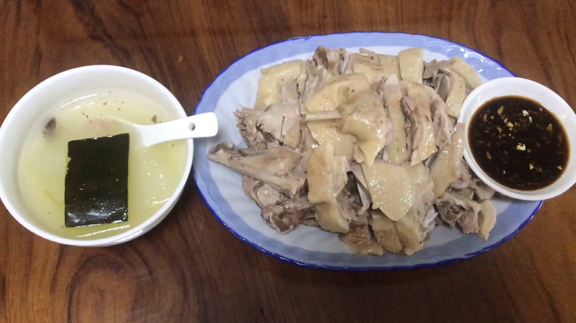 白斩鸭的家常做法,简简单单,鲜甜美味,食材本身的味道就很好!