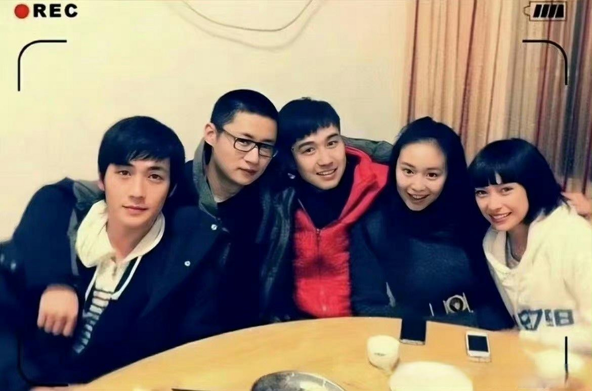 高叶朱一龙彭冠英原来是同班同学,还以为他们是不同年龄段的人.