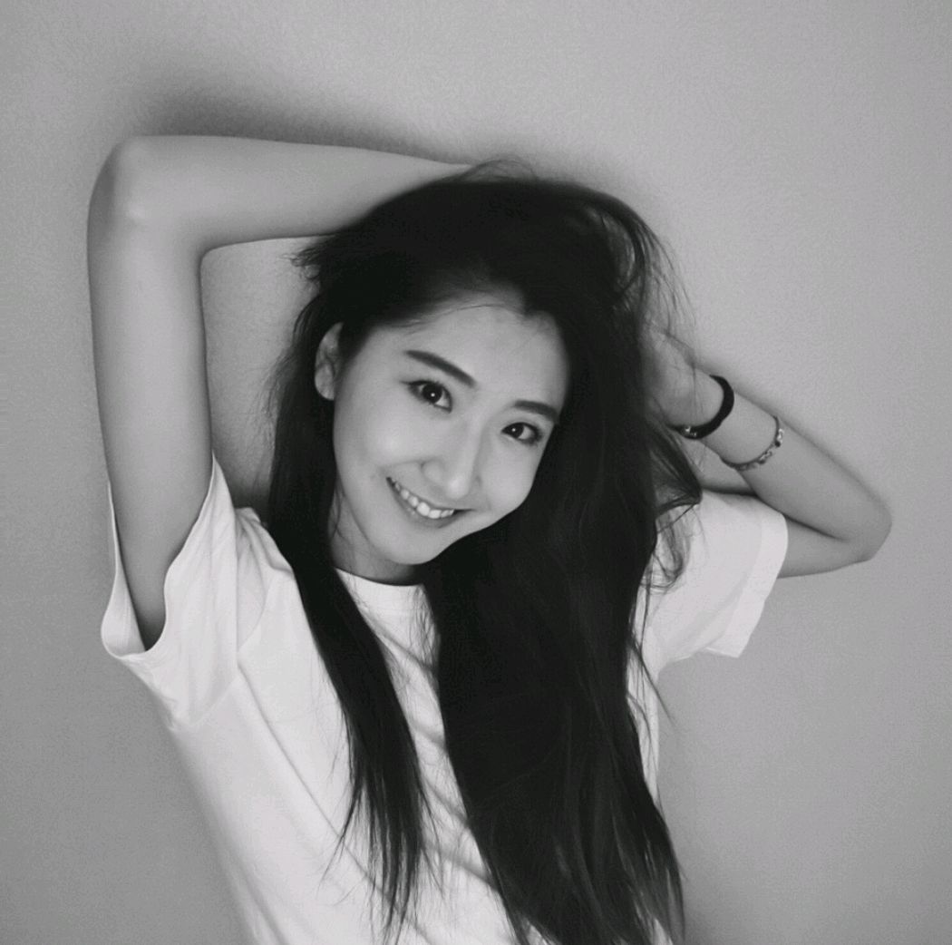 2022年,爱笑女网红因胃癌离世,网友痛惜:苏日曼一路走好