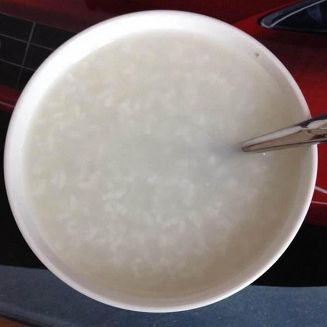 不懂就问,小孩子到底能不能经常吃白米稀饭  这个事情是这样的,同事的