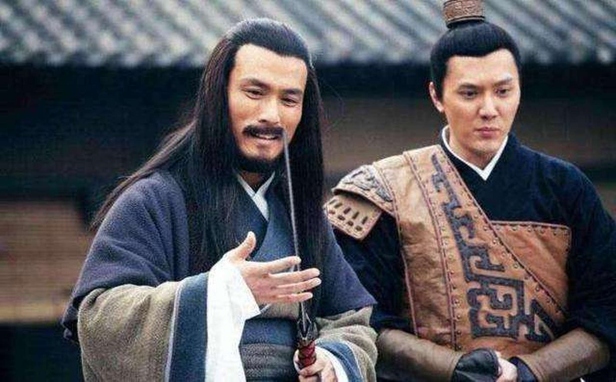 魏国开国君主魏斯问他的大臣中山守将李克说:"你曾经说过:家贫思良妻