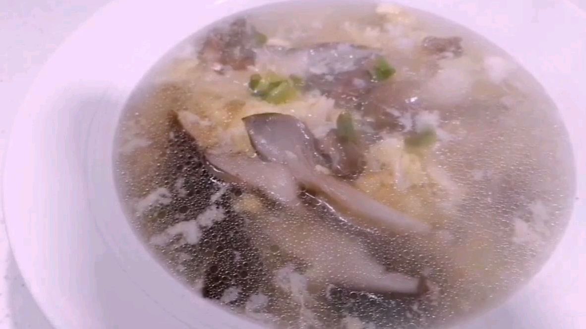 平菇蛋汤,一道美味又营养的汤,几分钟轻松搞定,比肉汤还要鲜美
