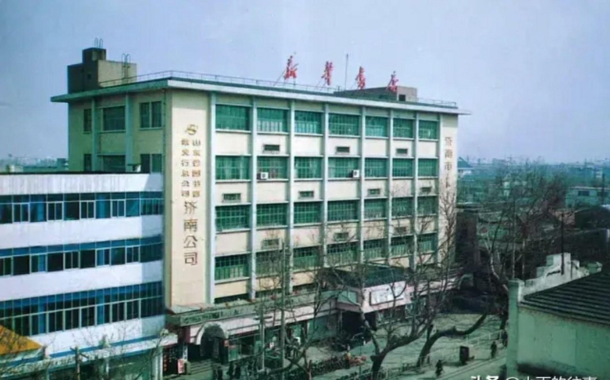 1995年,济南,泉城路新华书店.