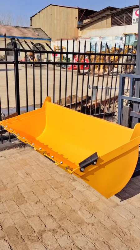 5吨四驱越野叉车加装叉车铲斗