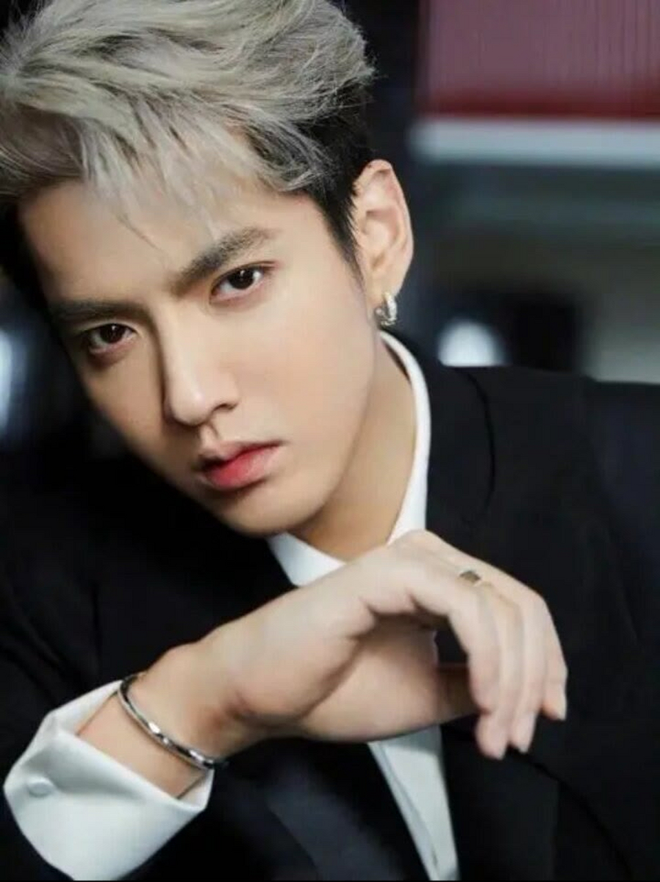 吴亦凡的一生:出生,出道,出名,出狱,出境#娱乐最前沿# #每日娱乐播报