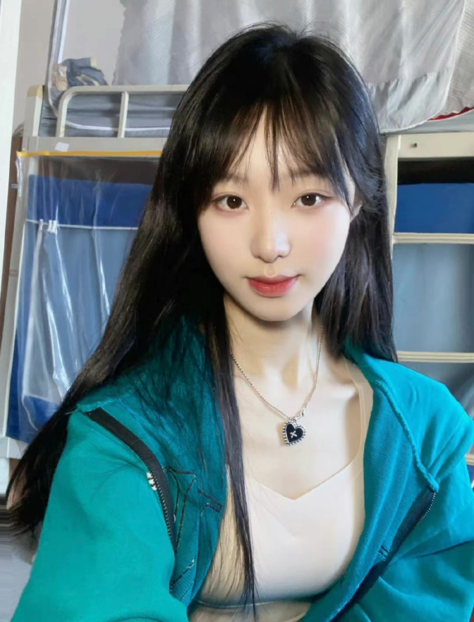 来自大连理工大学的小姐姐,长相甜美迷人,气质清新脱俗,这么好看的