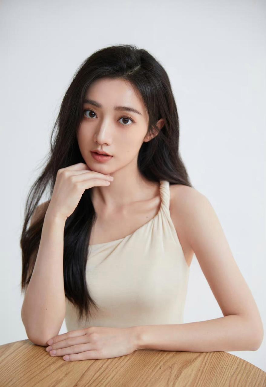 女神黄羿,清纯甜美的模样,让人一眼沦陷![色][色]#明星生图大赏# #我