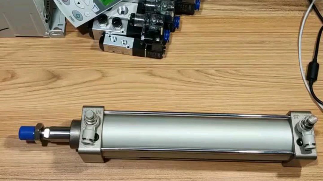 有杆气缸的工作原理以及缓冲螺丝的作用