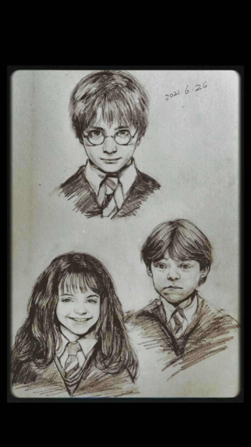 最近又在看《哈利波特》,于是翻出了以前画的三人组～哈哈-度小视