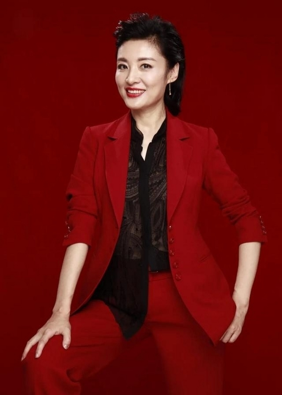 当年,知名主持人周涛下班回家,看见正在厨房忙碌的丈夫,瞬间心生厌倦