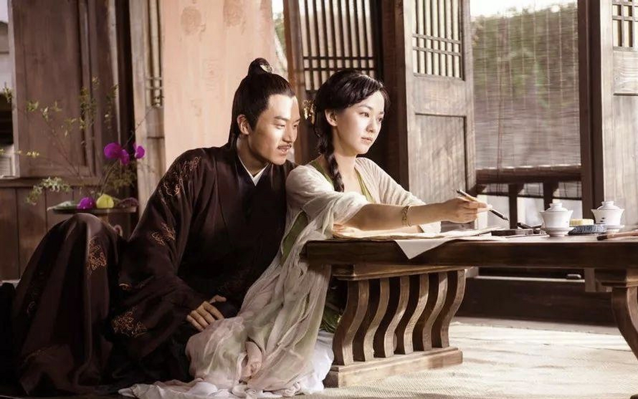 "  苏小小的祖上曾经东晋朝的官员,可是