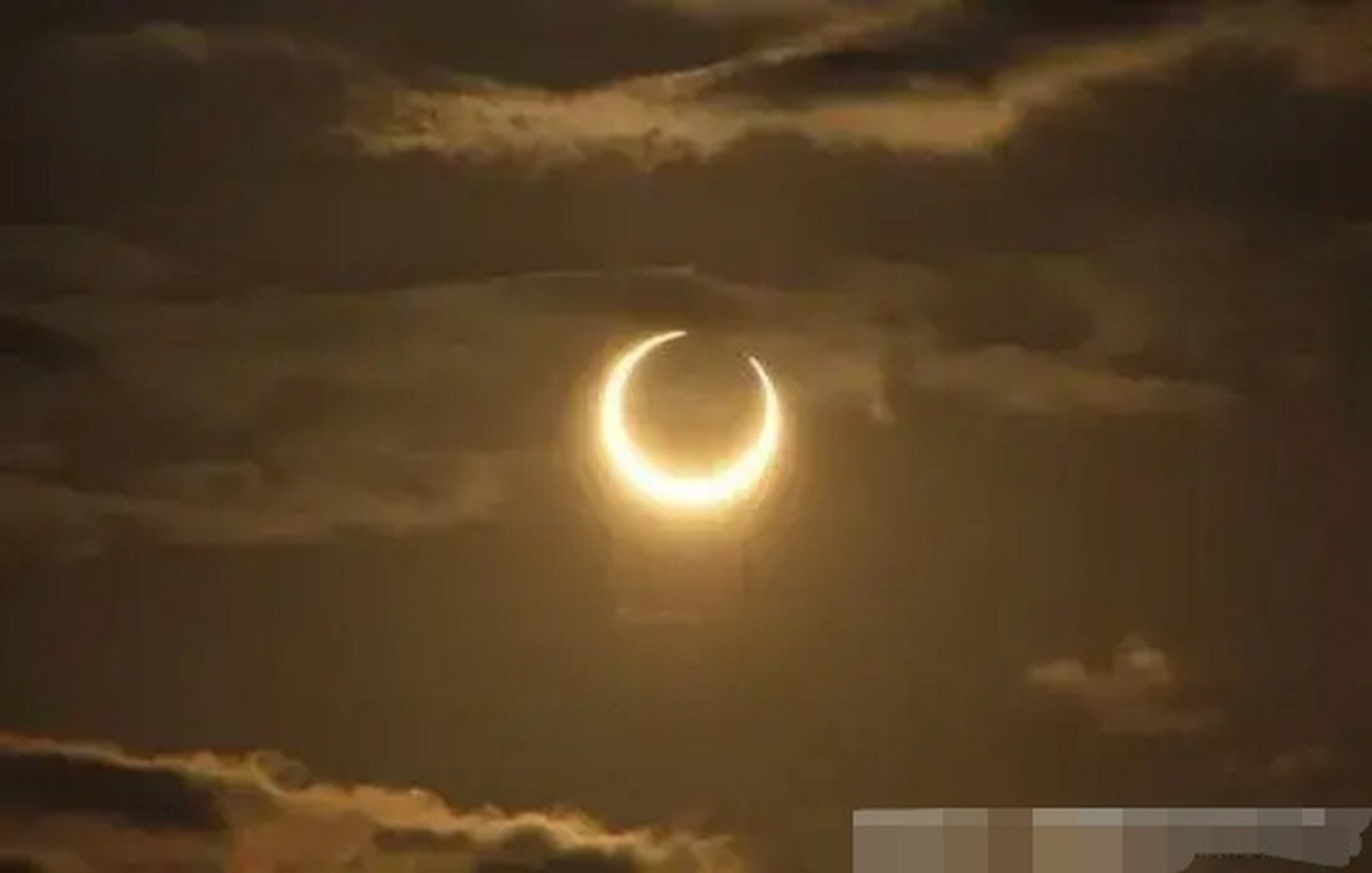 今年首次日食今日午后上演 日食民间传说是"天狗食日",日食是月球运动