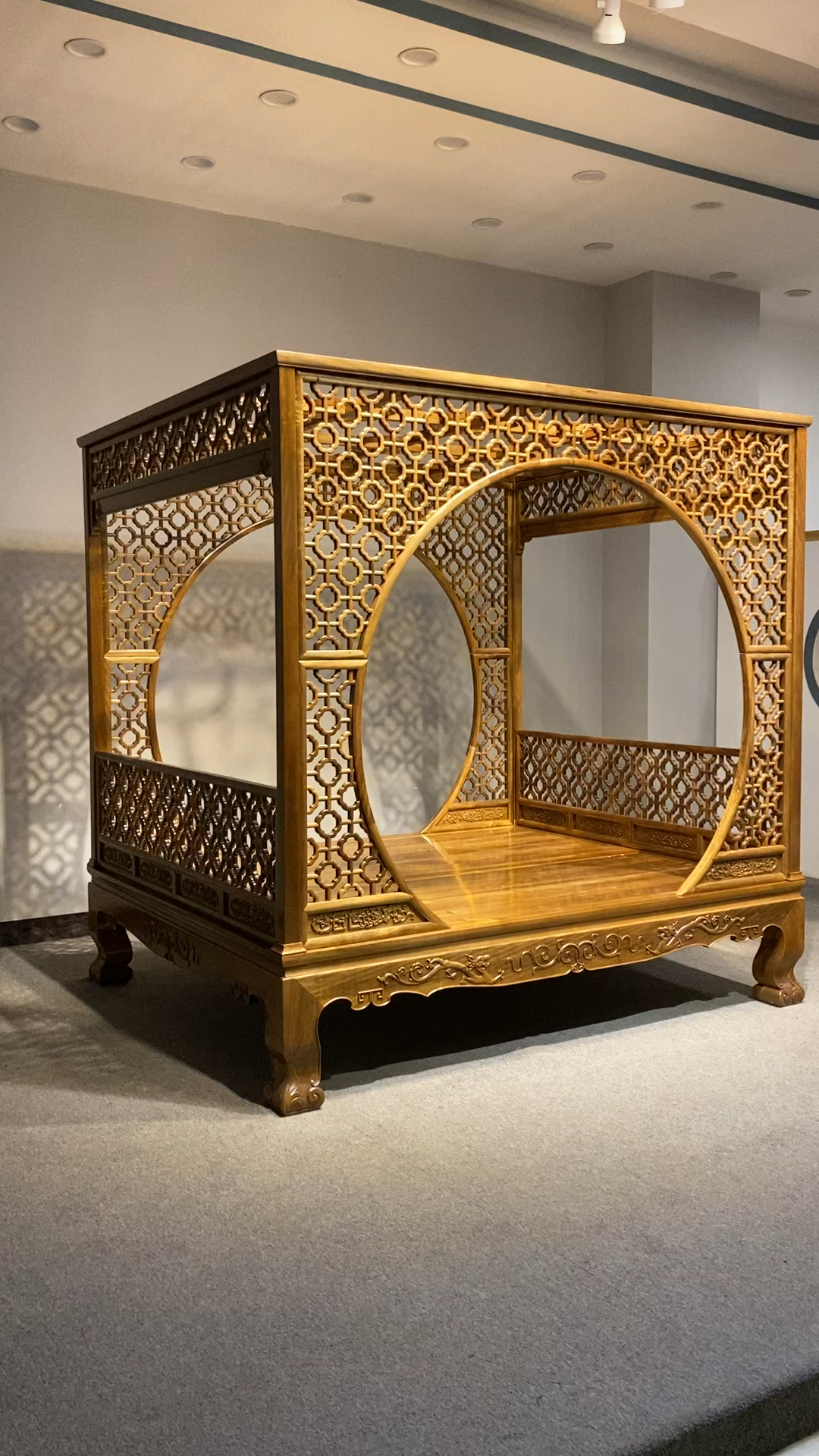 故宫款,金梅花架子床丝楠木