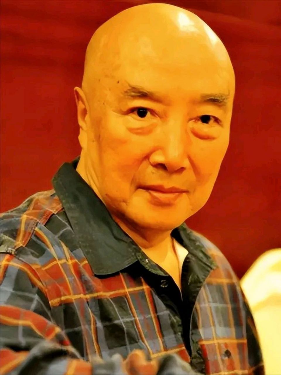 一个武打演员,于海icon,在片场休息的时候很讨厌季春华icon.