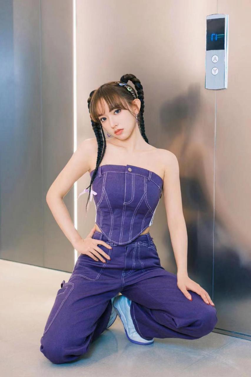 女神程潇摄影写真照,两条羊角辫清纯中带点调皮,没想到穿牛仔服也可以