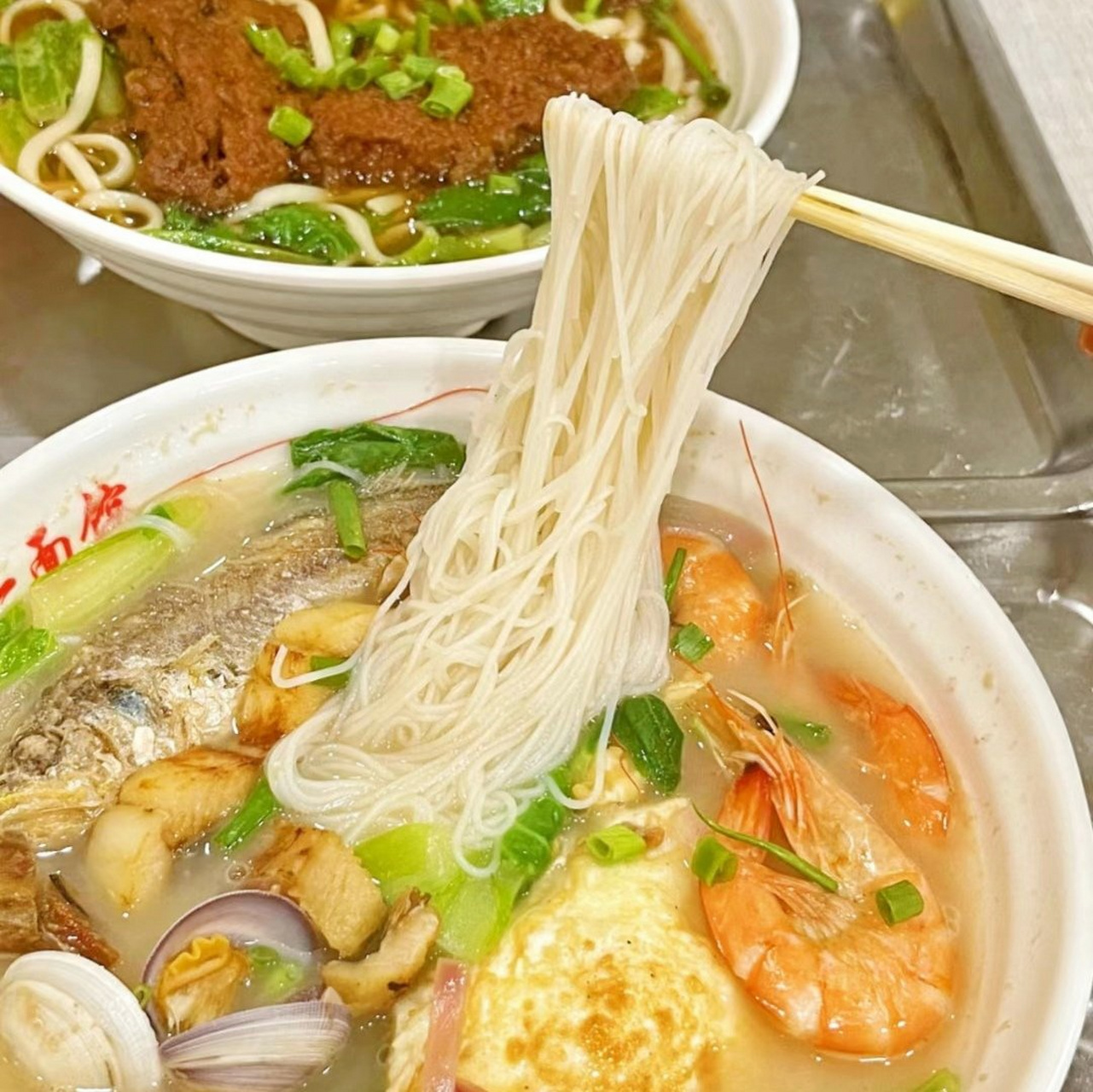 美好的一天从一碗鲜香浓郁的三鲜面开始!