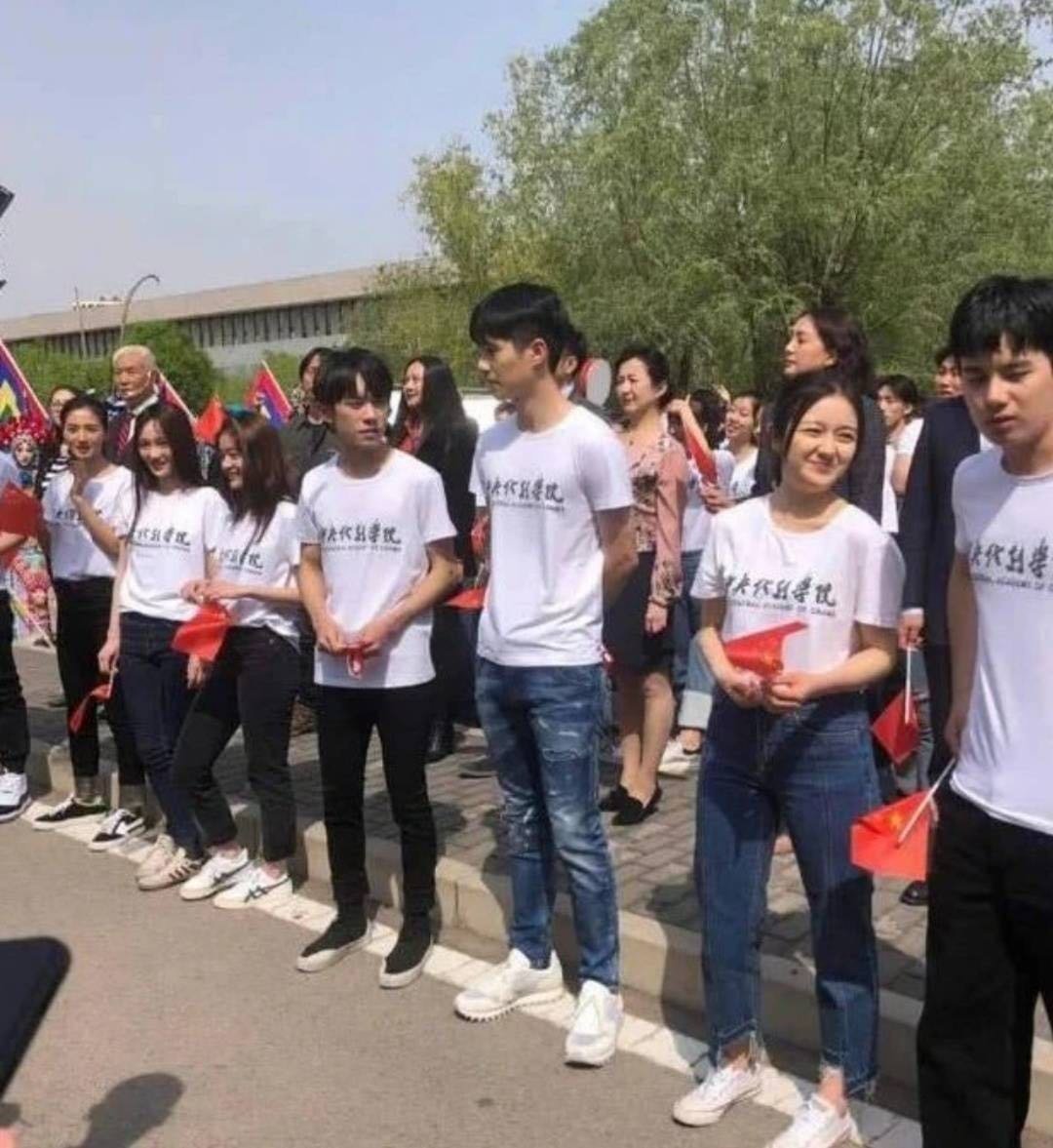 金主高价买狗仔爆易烊千玺黑料