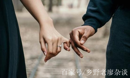 她成了別人眼中毫無價值的女孩:裸婚是大的騙局