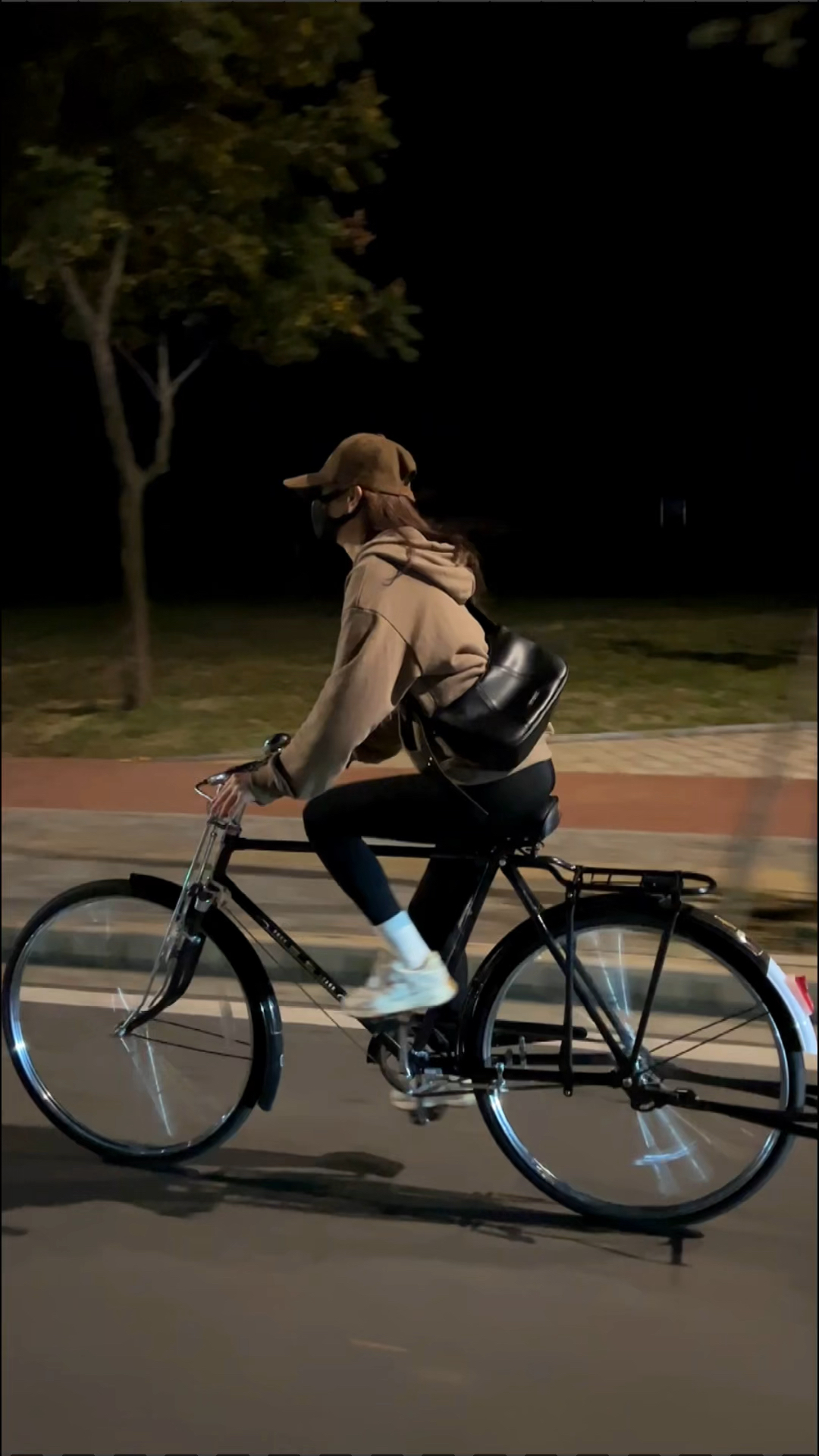 女生没有就应该的样子自信一点吧骑着二八大杠带风的女孩子真的超酷