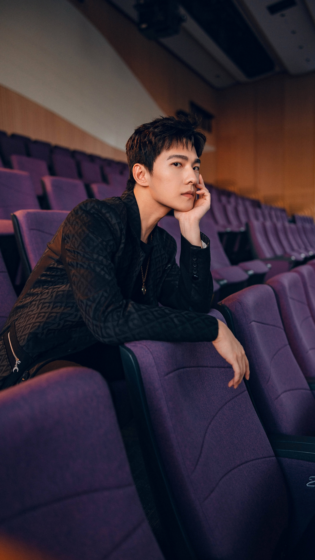 影视演员杨洋,身姿挺拔,英俊帅气,来看帅照