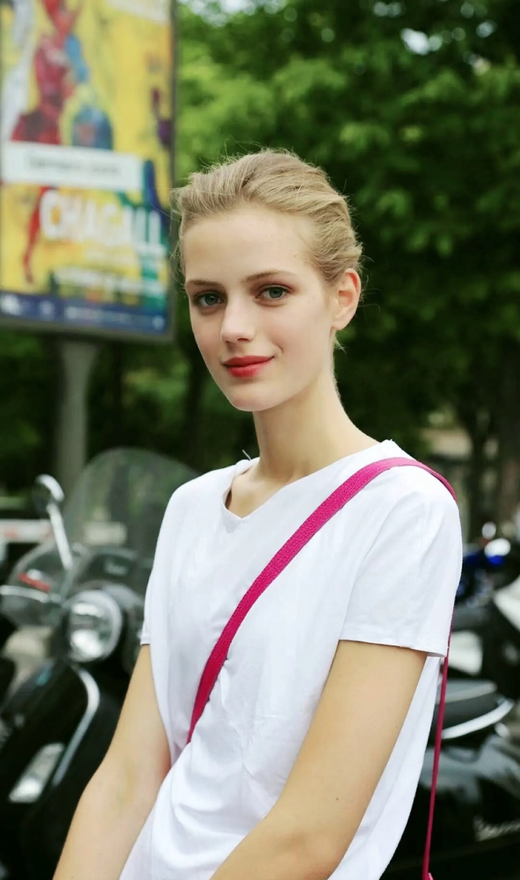 娱乐最前沿# #每日娱乐播报#德国西施 维密新起之秀超模——艾瑟.