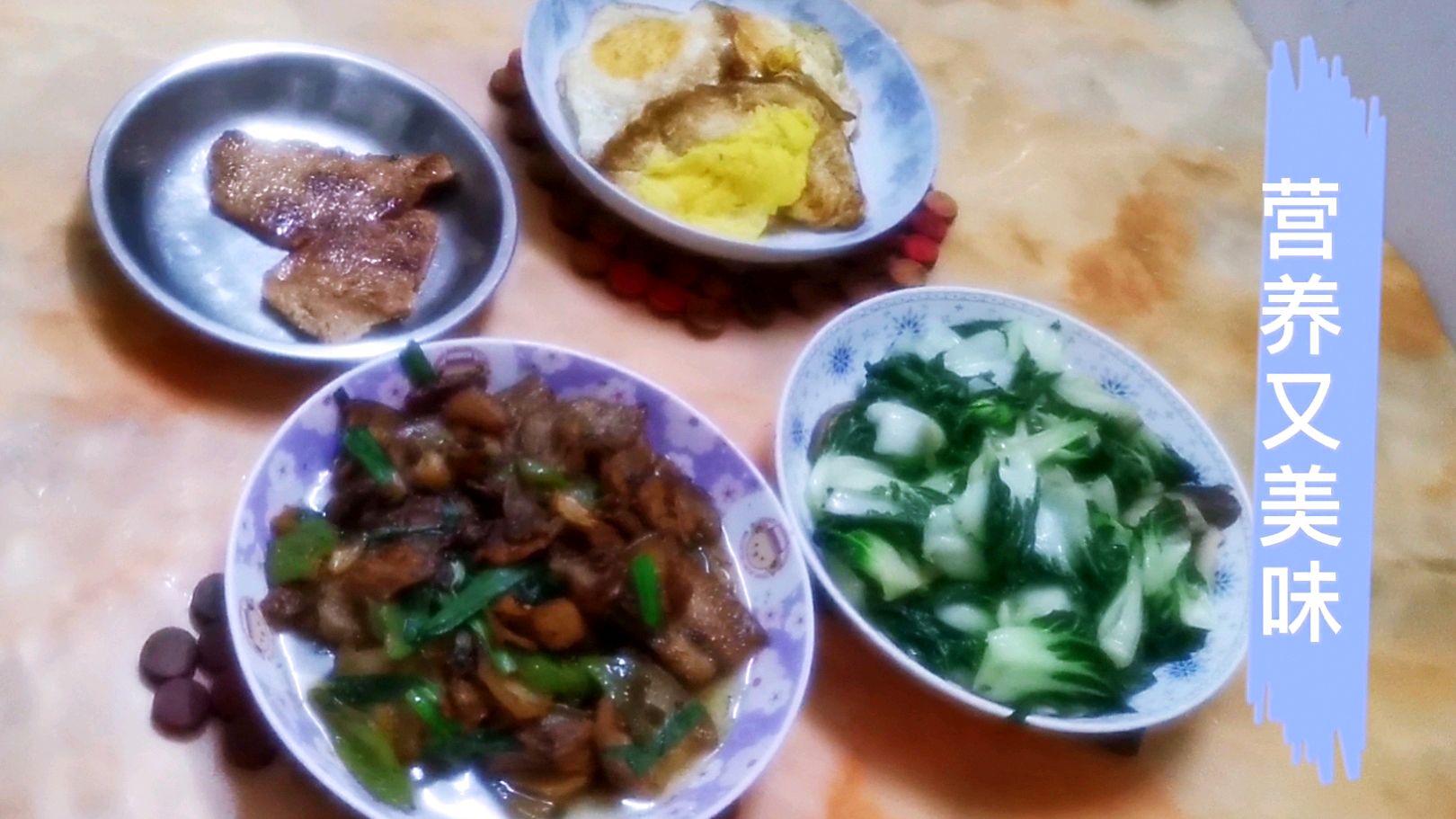 祛湿健脾鲫鱼汤配上回锅肉,又是一顿营养美味的晚餐