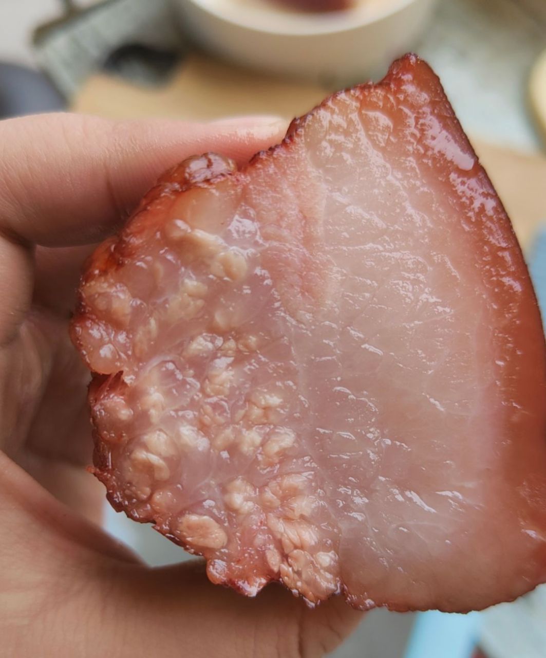 网友:在外面吃饭吃出来的,请问大家这是米猪肉吗?