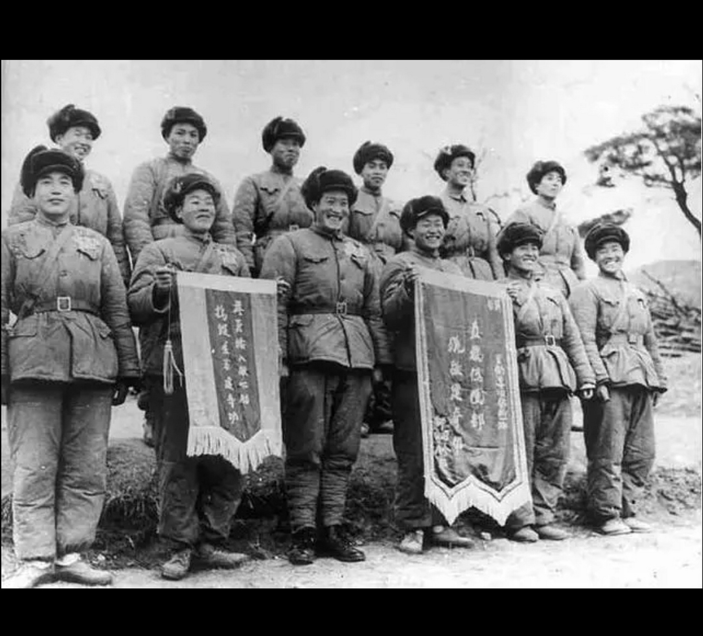 奇袭白虎团  1926年出生于陕西,49年参加解放军,51年6月随军入朝,加入