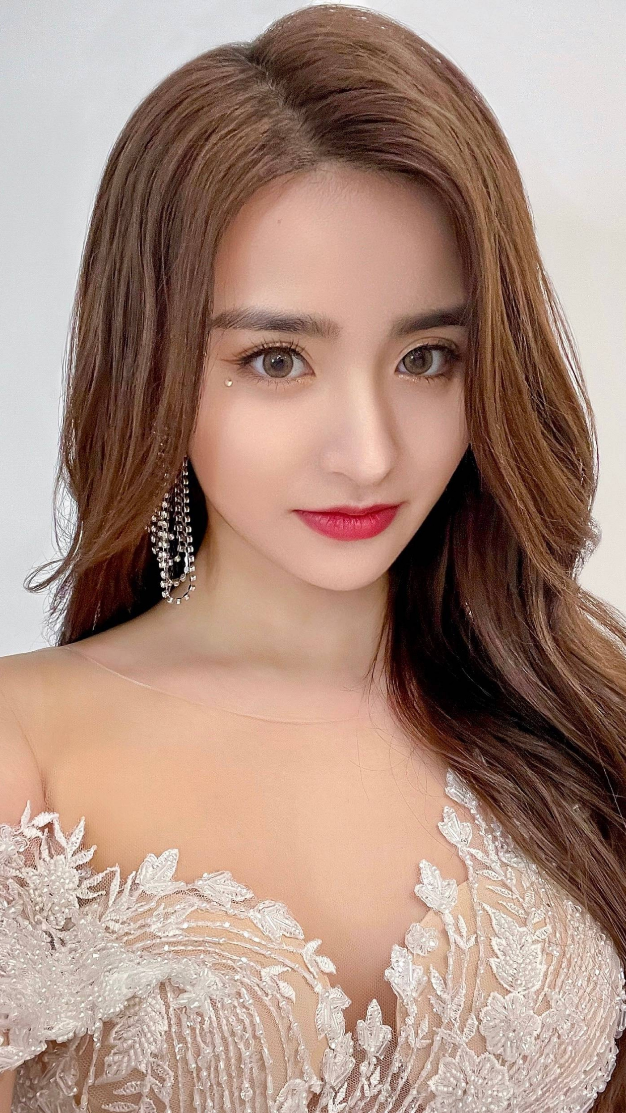 歌手金子涵,唱跳俱佳,身材高挑,长相甜美,来看美照