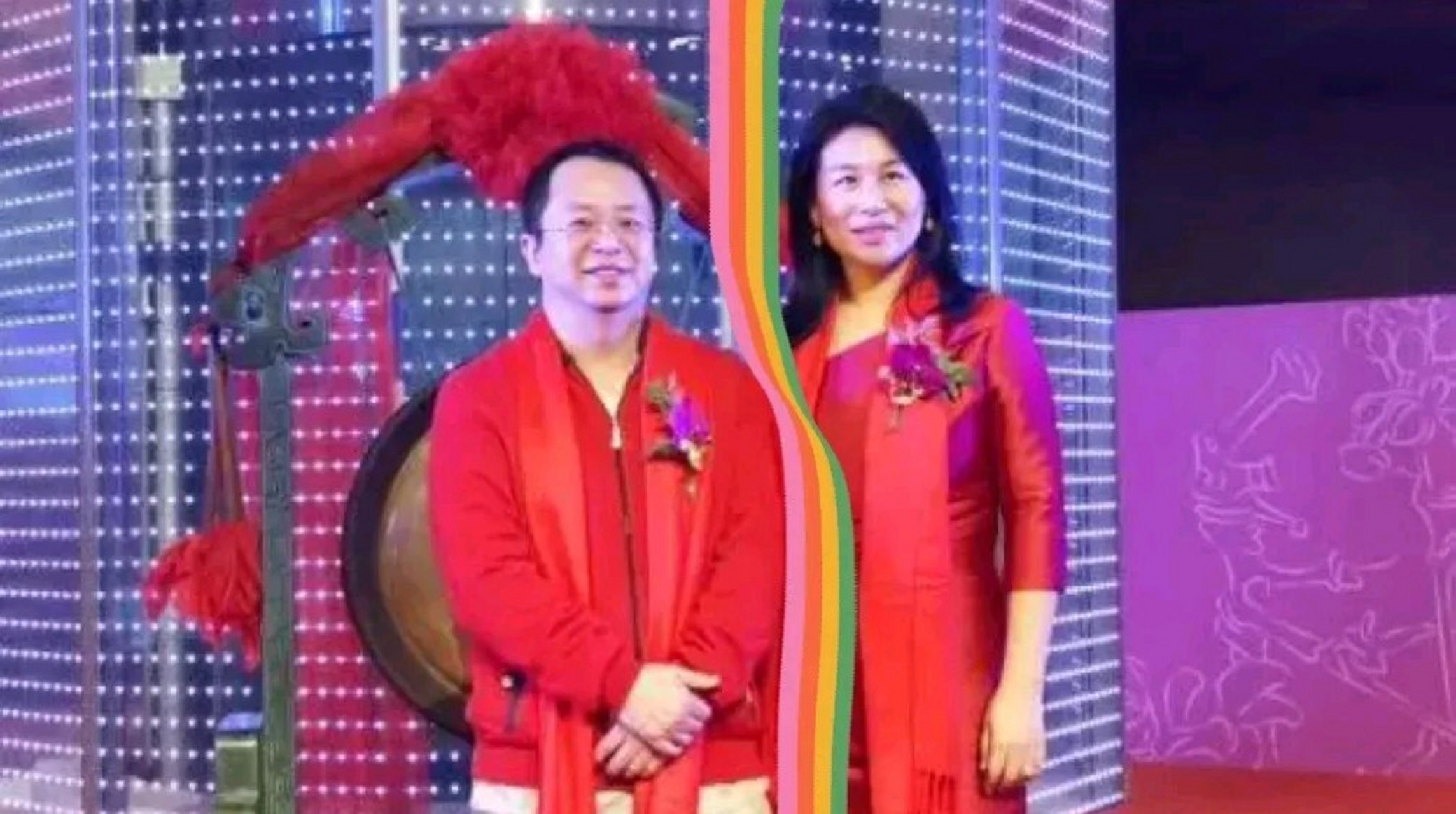 官方报道周鸿祎已与妻子胡欢协议离婚,外界猜测原因可能有三: 1,老周