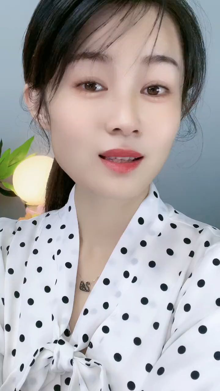 好精致的美女,一脸旺夫相!-度小视