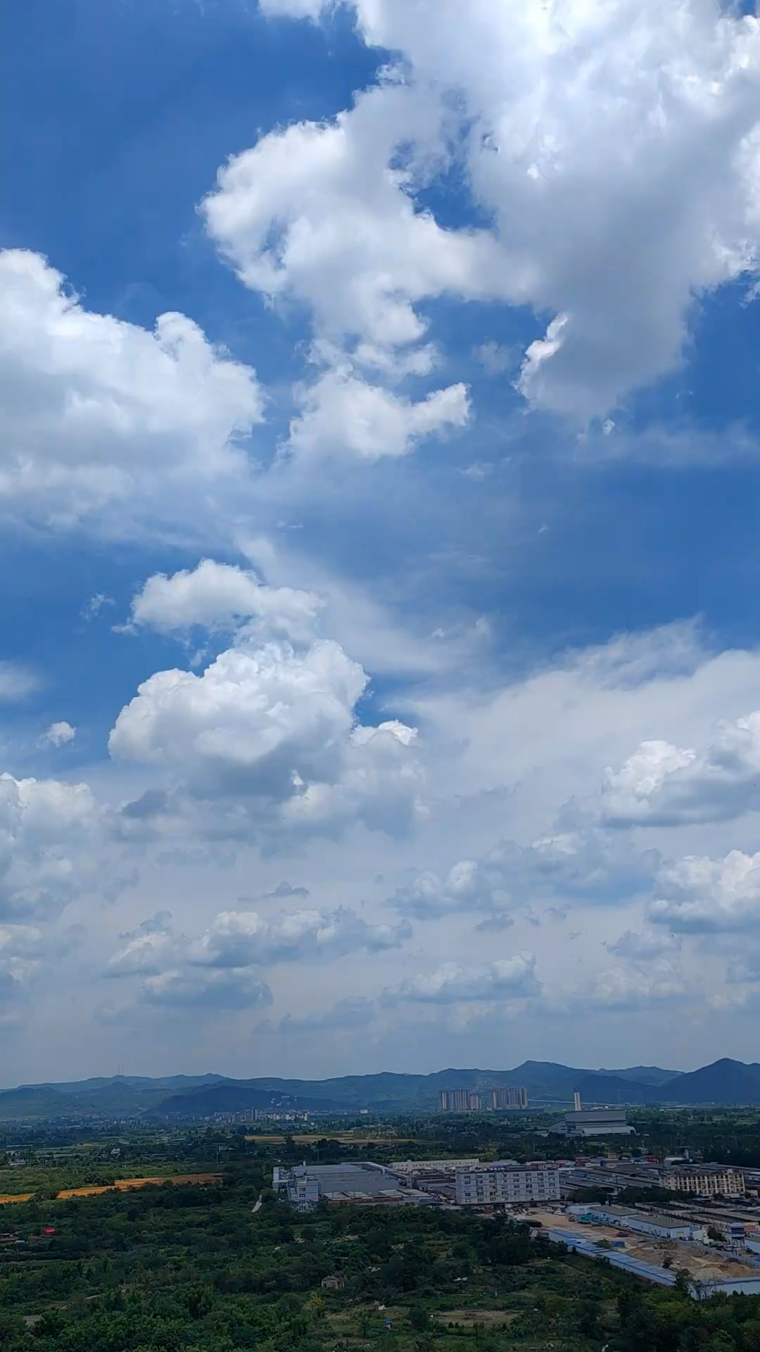 夏天的云朵能有多好看,满天都是棉花糖!太美了!