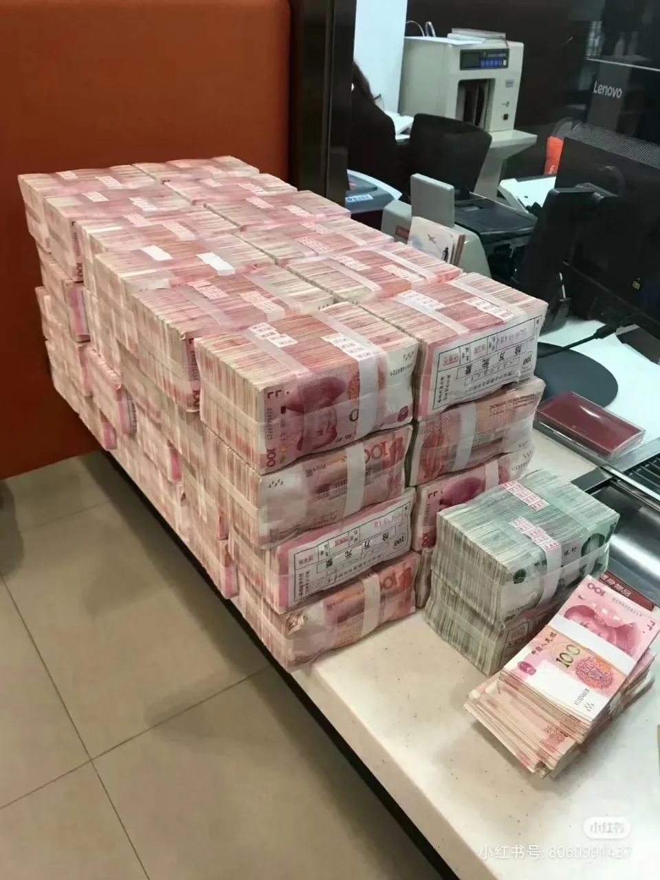 2016年,吴京筹拍电影《战狼2》,原定的女主角徐嘉雯突然要求涨片酬,被