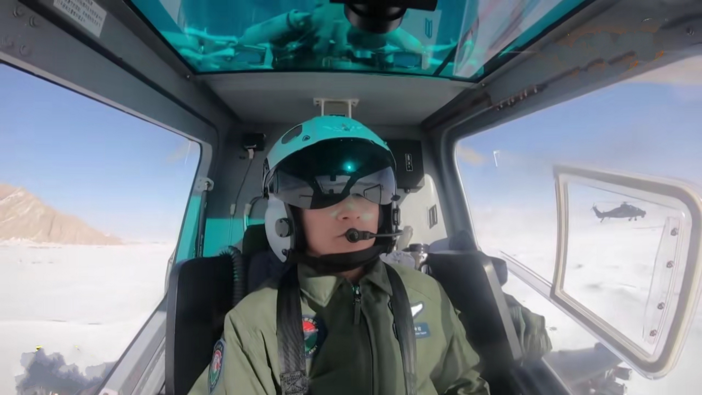 武直-10的驾驶舱四周通透,视野开阔!