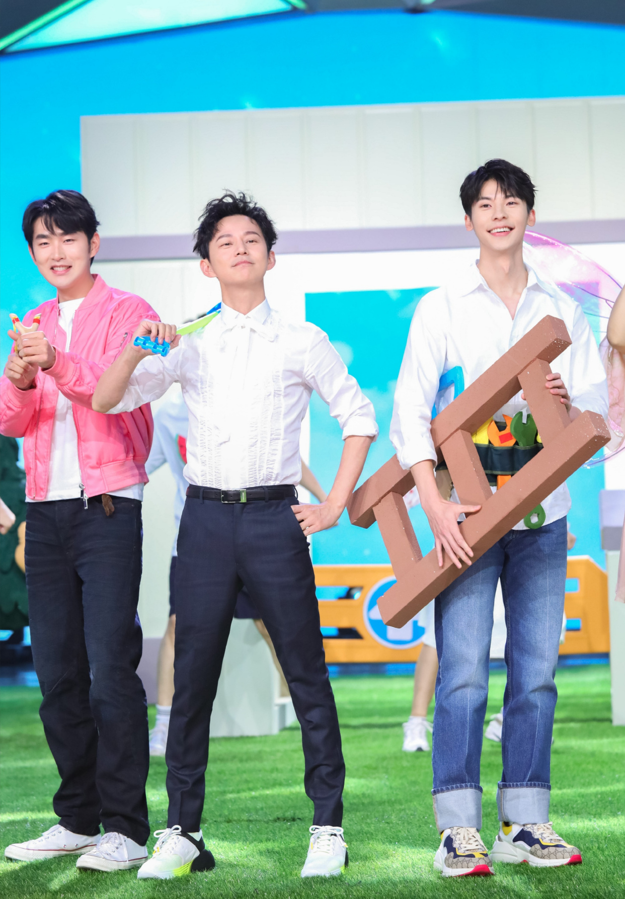 许光汉《快乐大本营》首秀,本人干净阳光,笑容超级治愈