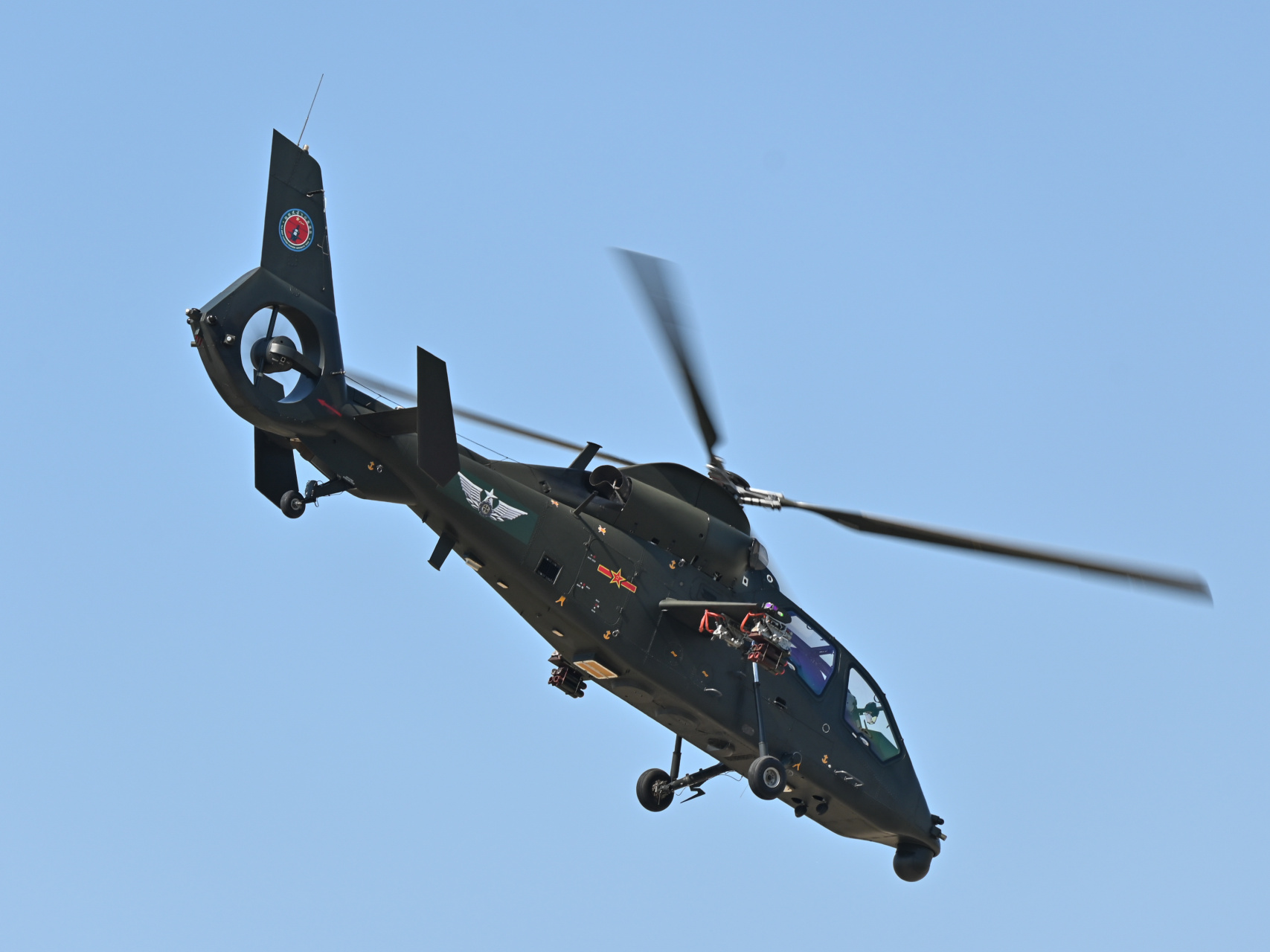 2023年直博会亮相的武直10都是换装了喷口朝上的新型发动机  纪录片