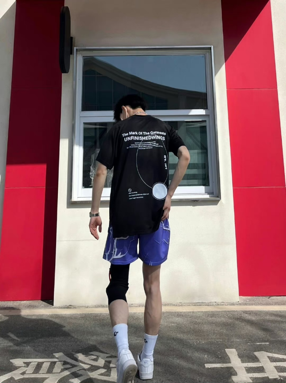 男生的腿细长还是比较性感的.