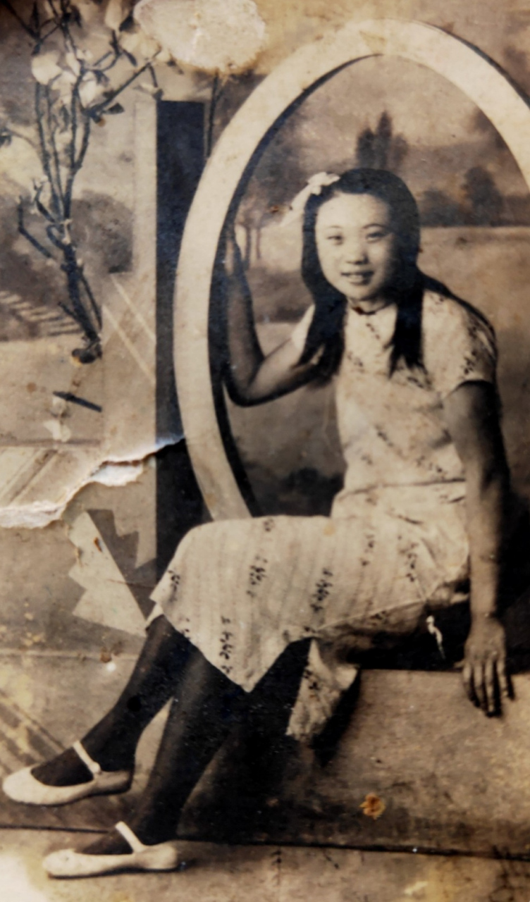 民国初年老照片～富家时尚美女