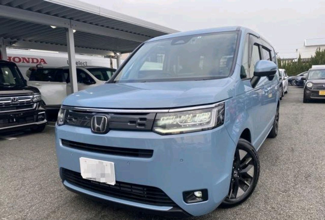 本田stepwgn:淡蓝色漆面更炫酷,7座大空间 2.0引擎,真帅气