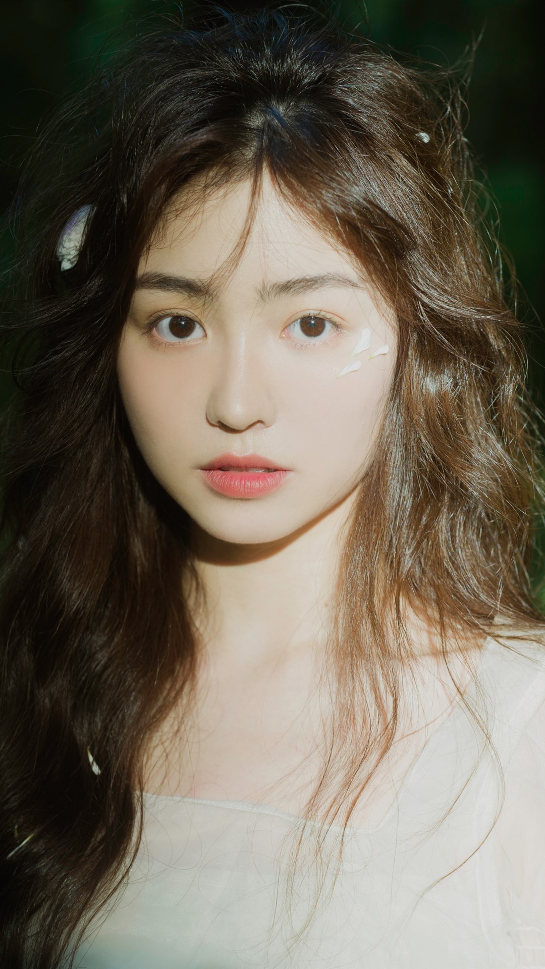 网红七七森林写真,恰到好处的光影运用,让她宛如坠落凡间的精灵